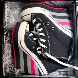 Womens size 6.5 platforms